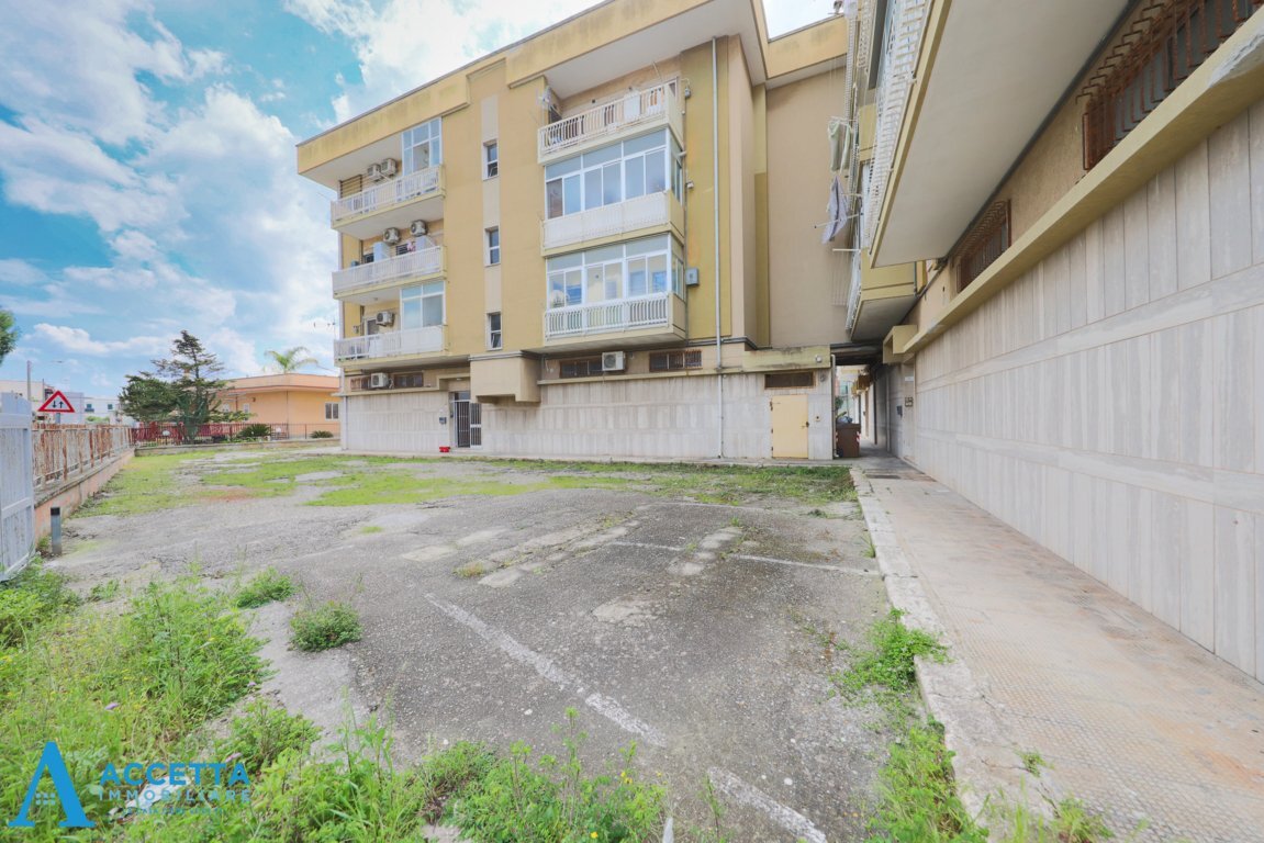 area esterna - Locale Commerciale Corso Vittorio Emanuele II 11, Taranto - foto 2