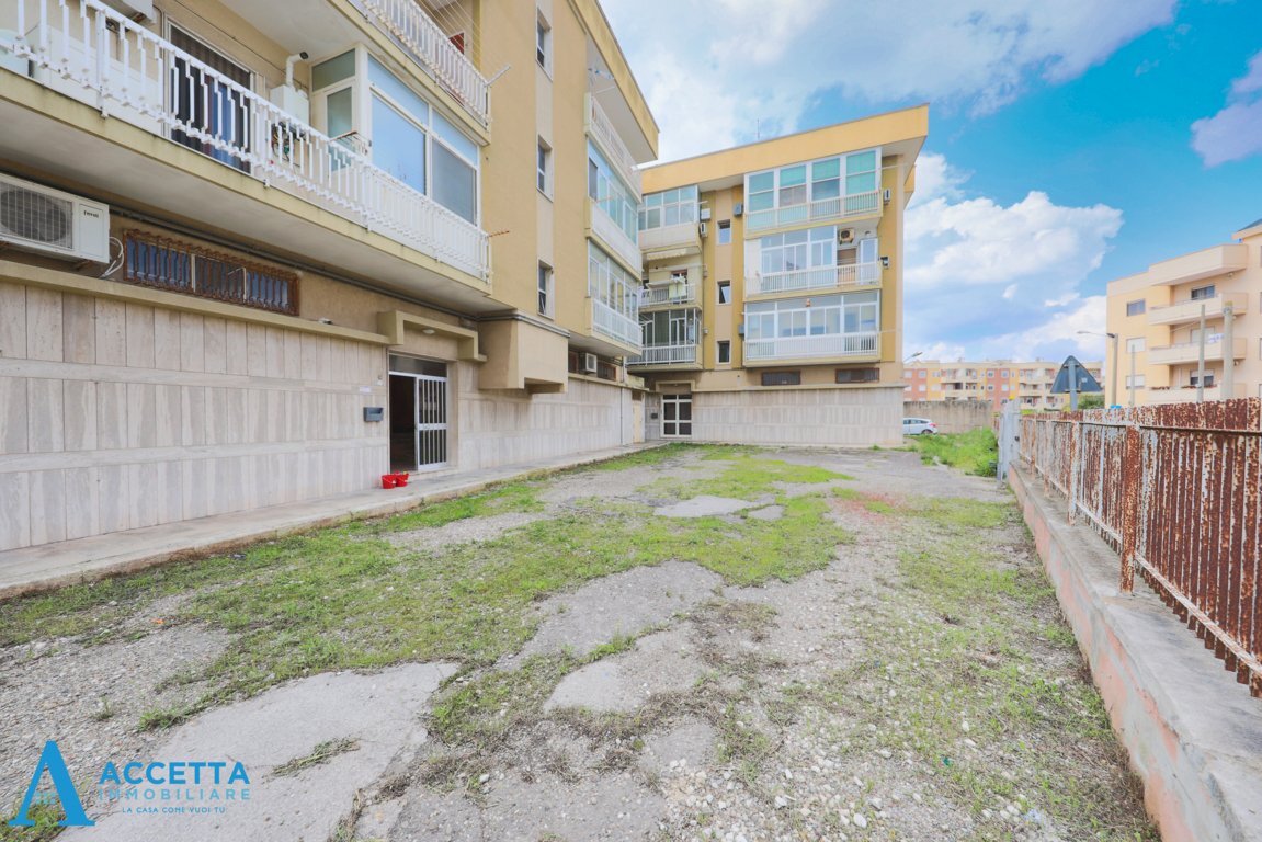 area esterna - Locale Commerciale Corso Vittorio Emanuele II 11, Taranto - foto 3