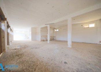 locale - Locale Commerciale Corso Vittorio Emanuele II 11, Taranto - foto 9