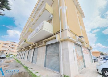 facciata - Locale Commerciale Corso Vittorio Emanuele II 11, Taranto - foto 16