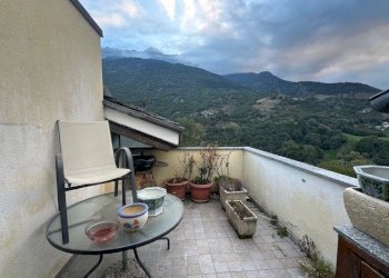 Three-room apartment Viale del Gran San Bernardo, 140, Aosta - photo 1