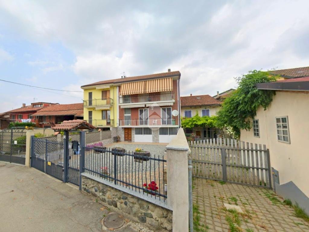 Four-room apartment Strada Sant'Anselmo, Moncalieri - photo 1