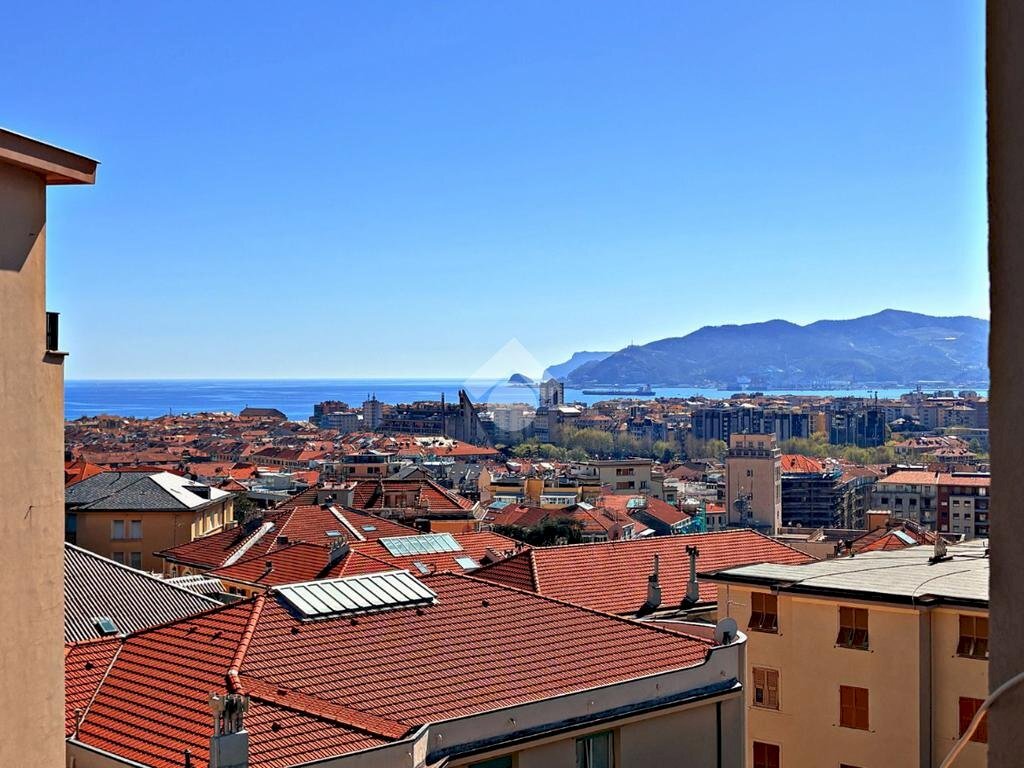 Quadrilocale Via Cigliuti Nicolò, Savona (zona Villetta) - foto 1