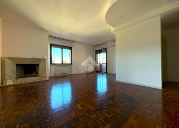 Quadrilocale Via Cesare Battisti, Legnano - foto 3