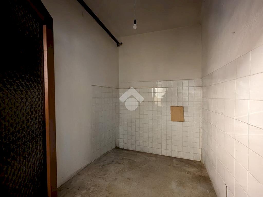 Negozio via della Libertà, Sant'Ilario d'Enza - foto 2