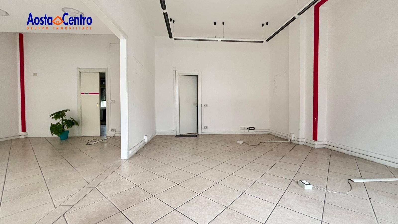 Foto 2 - Locale Commerciale Via Chambery
 
39, Aosta - foto 2