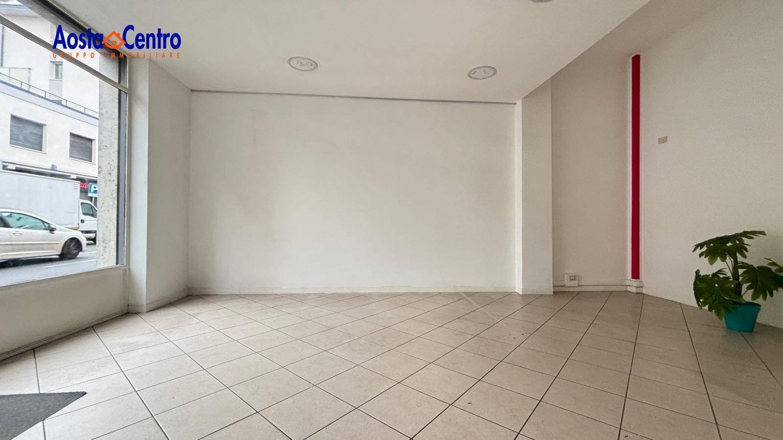 Foto 3 - Locale Commerciale Via Chambery
 
39, Aosta - foto 3