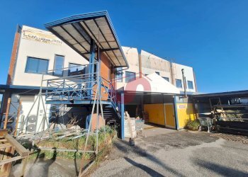 Foto 3 - Commercial Premises Contrada San Chirico, Benevento - photo 3