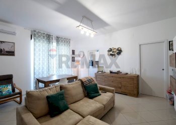 Sala da pranzo - Appartamento Via Fratelli De Filippo
 
4, Bari - foto 4