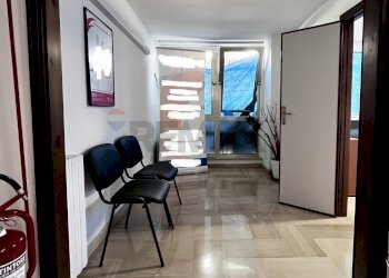 Saletta d\'attesa - Office Via Ludovico Ariosto
 
16c, Palermo - photo 4