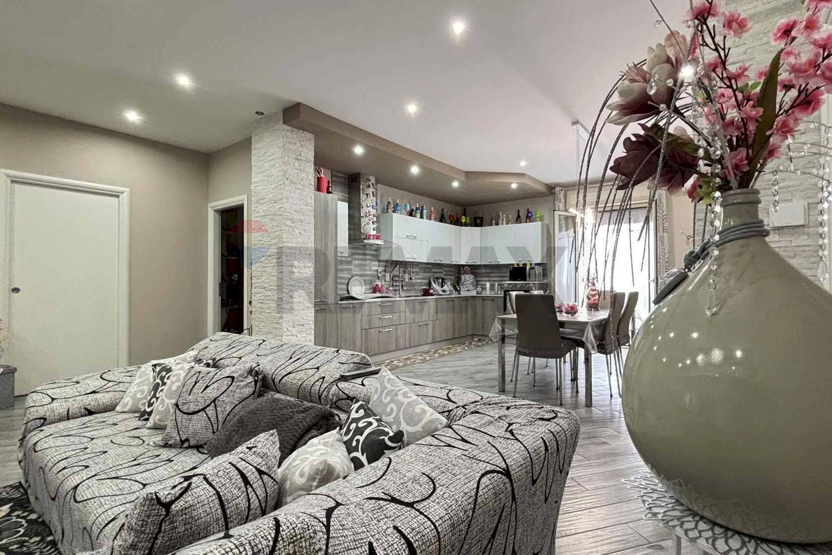 Sala da pranzo - Quadrilocale Via Valletajo
 
40, Monreale - foto 2