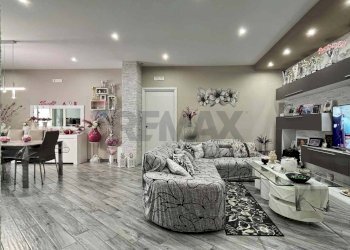 Sala da pranzo - Quadrilocale Via Valletajo
 
40, Monreale - foto 15