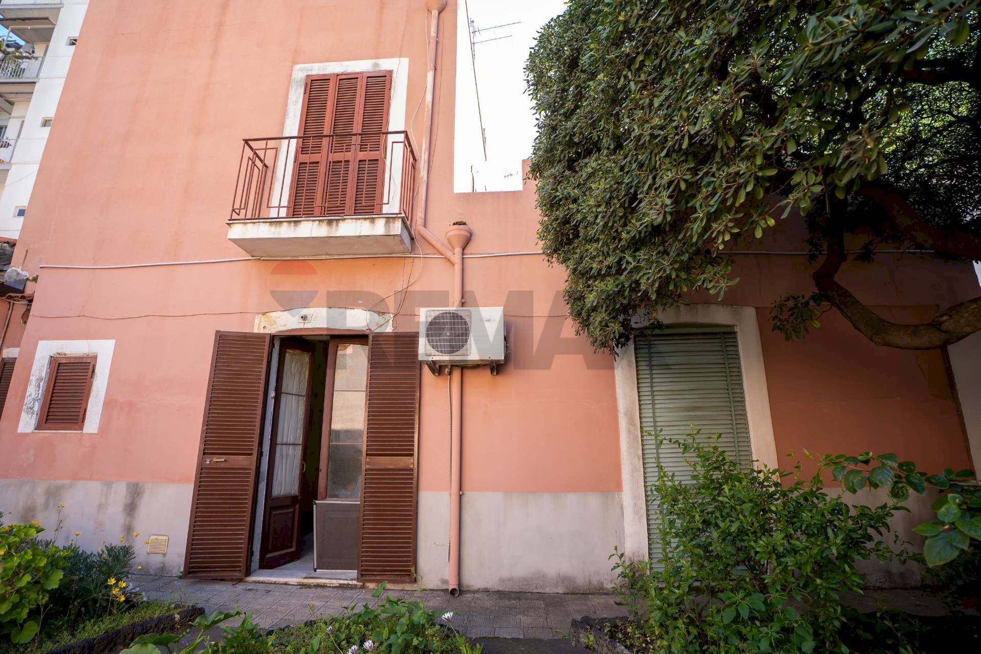 Edificio all\'aperto - Casa semi indipendente via della Carvana
 
13-15, Catania - foto 2