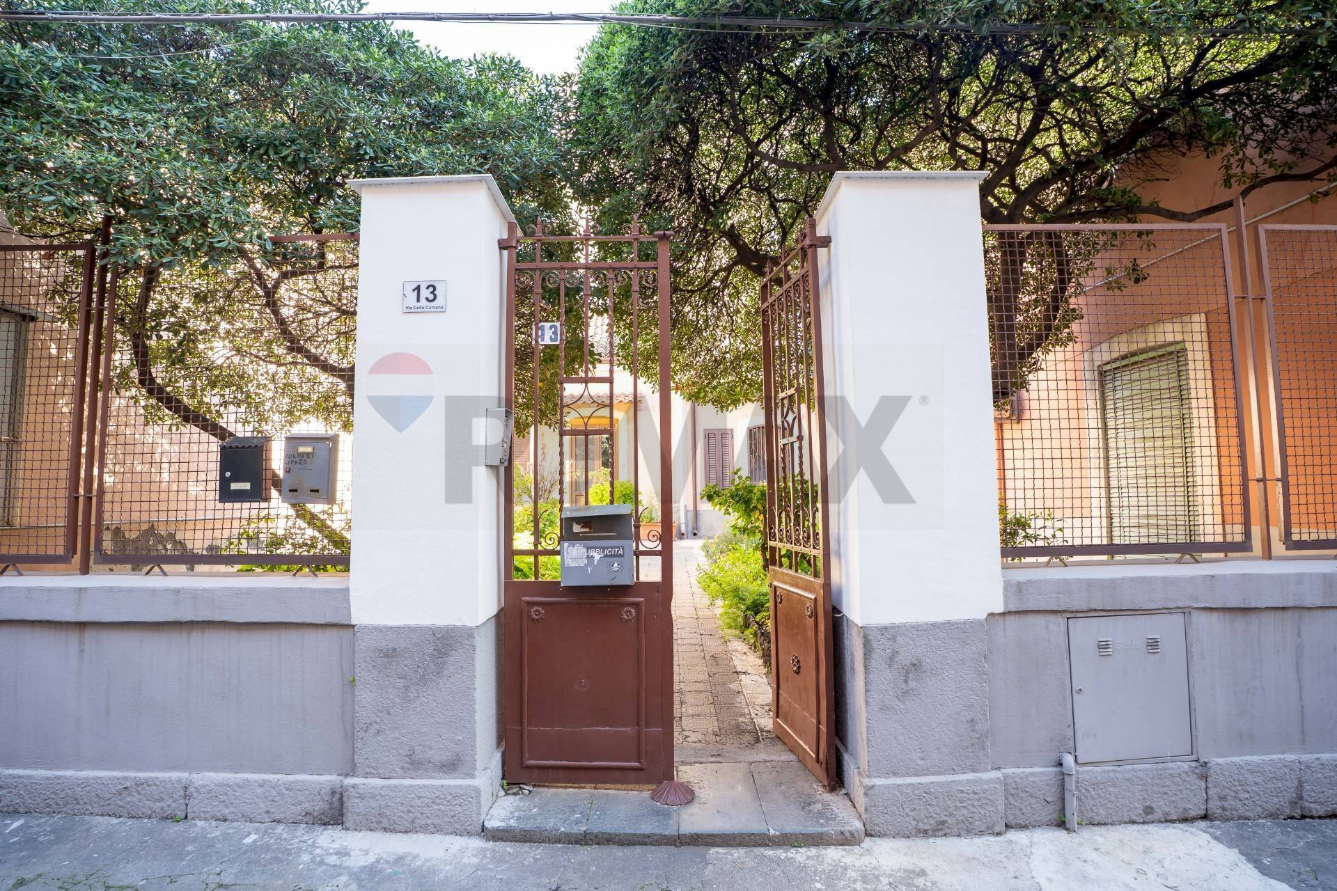 Edificio all\'aperto - Casa semi indipendente via della Carvana
 
13-15, Catania - foto 3