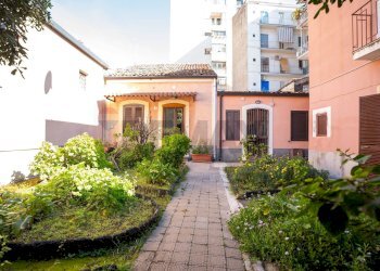 Casa all\'aperto - Casa semi indipendente via della Carvana
 
13-15, Catania - foto 1