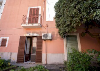 Edificio all\'aperto - Casa semi indipendente via della Carvana
 
13-15, Catania - foto 2