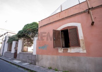 Edificio all\'aperto - Casa semi indipendente via della Carvana
 
13-15, Catania - foto 9