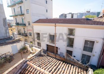 Edificio all\'aperto - Casa semi indipendente via della Carvana
 
13-15, Catania - foto 15