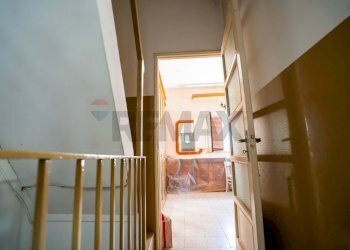 Hall / corridoio - Casa semi indipendente via della Carvana
 
13-15, Catania - foto 21