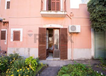 Edificio all\'aperto - Casa semi indipendente via della Carvana
 
13-15, Catania - foto 33
