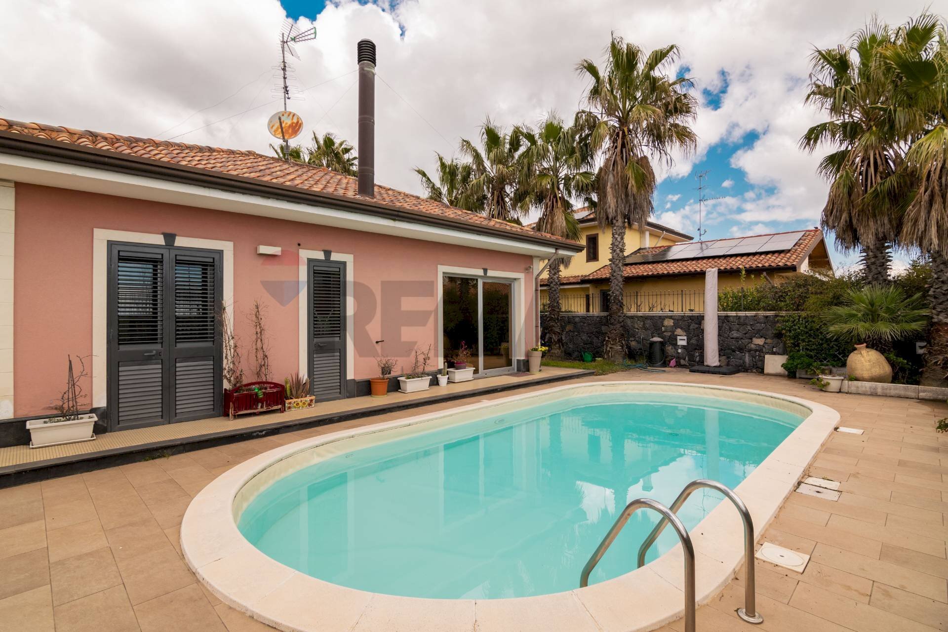 Piscina - Villa piersanti mattarella
 
16, Pedara - foto 1