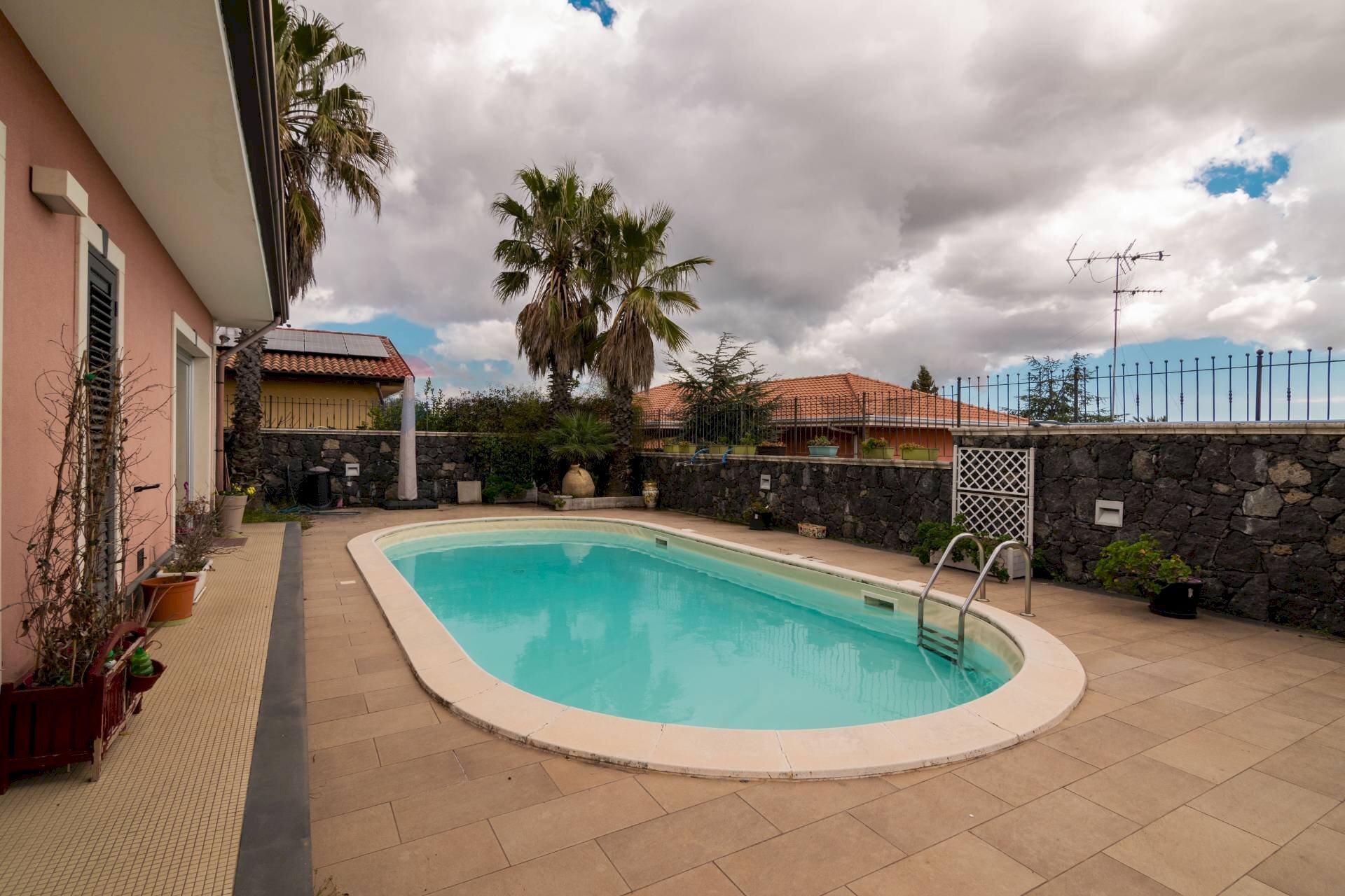 Piscina - Villa piersanti mattarella
 
16, Pedara - foto 2