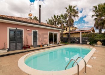 Piscina - Villa piersanti mattarella
 
16, Pedara - foto 1