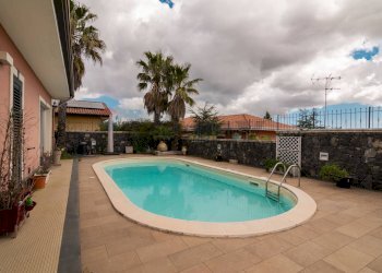 Piscina - Villa piersanti mattarella
 
16, Pedara - foto 2