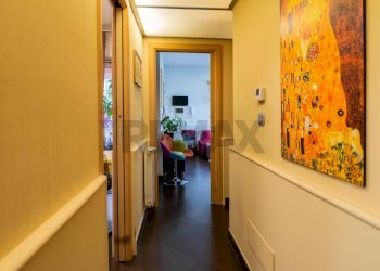 Hall / corridoio - Villa piersanti mattarella
 
16, Pedara - foto 12