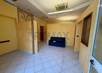 Stanza vuota - Negozio via cabane
 
2, Viagrande - foto 1