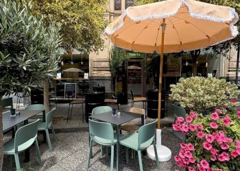 ESTERNO BOTTEGA - Attività Commerciale Corso Umberto I
 
13, Acireale - foto 2