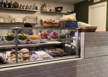 Dettagli - Attività Commerciale Corso Umberto I
 
13, Acireale - foto 8