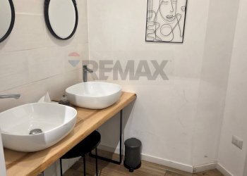 Bagno - Laboratorio via vincenzo bellini
 
25, Valverde - foto 8