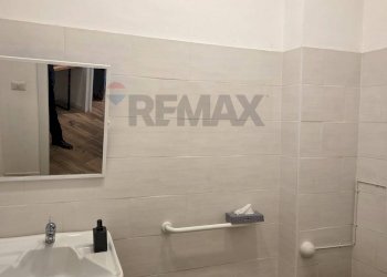 Bagno - Laboratorio via vincenzo bellini
 
25, Valverde - foto 11