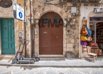 Edificio all\'aperto - Bilocale Via Roma
 
57, Siracusa - foto 26