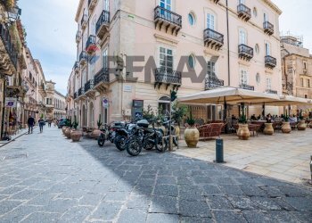 Edificio all\'aperto - Bilocale Via Roma
 
57, Siracusa - foto 27