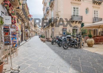 Edificio all\'aperto - Bilocale Via Roma
 
57, Siracusa - foto 28