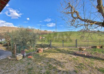 Giardino - Casa semi indipendente strada provinciale 19
 
1, Bucine - foto 3