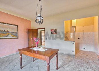 Sala da pranzo - Casa semi indipendente strada provinciale 19
 
1, Bucine - foto 8