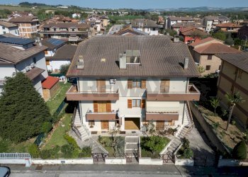 Edificio all\'aperto - Quadrilocale Via Pietro Nenni
 
13, Castelbellino - foto 27