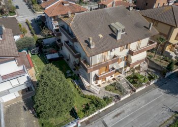Edificio all\'aperto - Quadrilocale Via Pietro Nenni
 
13, Castelbellino - foto 28