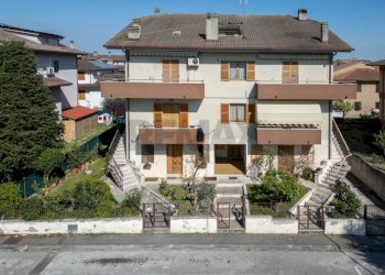 Edificio all\'aperto - Quadrilocale Via Pietro Nenni
 
13, Castelbellino - foto 30