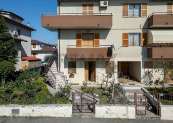 Edificio all\'aperto - Quadrilocale Via Pietro Nenni
 
13, Castelbellino - foto 31