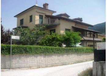 Casa all\'aperto - Appartamento Via Giordano Bruno
 
6, Gualdo Tadino - foto 4