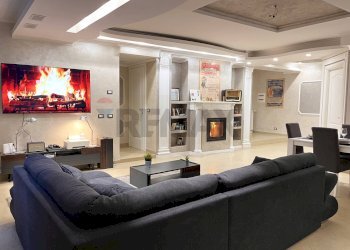 Sala da pranzo - Quadrilocale Via Taglio delle Cinque Miglia
 
61, Anzio - foto 11