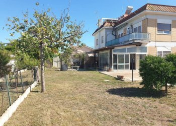 giardino - Villa viale nuova california
 
48, Ardea - foto 2