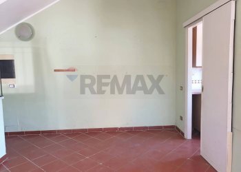 sala con entrata cucinotto - Villa viale nuova california
 
48, Ardea - foto 13