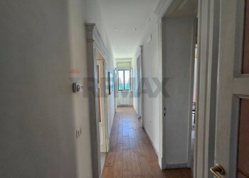 Hall / corridoio - Appartamento Lungomare Trieste
 
112, Salerno - foto 13