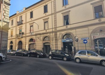 Edificio all\'aperto - Commercial Premises Via Francesco Crispi
62, Salerno - photo 1