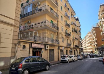 Edificio all\'aperto - Commercial Premises Via Francesco Crispi
62, Salerno - photo 6